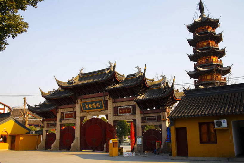 寺庙,横图,彩色,室外,白天,旅游,度假,名胜古迹,门,标志建筑,地标,建筑,上海,中国,遗迹,图片,文化遗产,高塔,建筑群,塔,古典,古迹,文物,娱乐,建设,古建筑,古代,享受,休闲,旅游胜地,放松,摄影,宗教,佛教,信仰,中国文化,古文明,东亚,龙华寺,门楼,旅行,传统文化,飞檐,bj174
