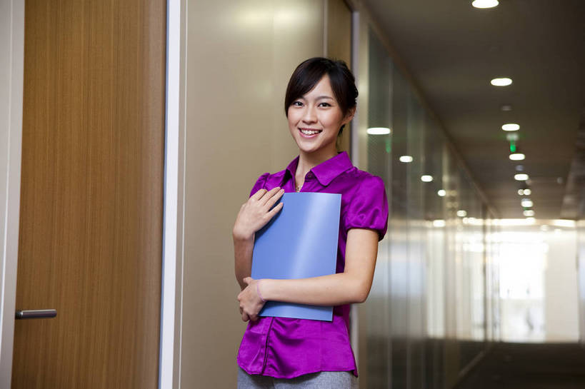 东方人,一个人,商务人士,商务女性,办公室,横图,彩色,室内,白天,西装,商务,成功,信心,职员,门,中国,亚洲,套装,正装,图片,文件,文件夹,推门,现代建筑,站着,美女,金融,摄影,经济,商务装,贸易,工薪阶层,东亚,女人,女性,亚洲人,中国人,年轻人,白领,上班族,半身,高兴,办公,商业,bj174