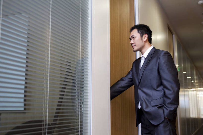 东方人,一个人,商务人士,商务男性,办公室,横图,彩色,室内,白天,衬衫,西装,商务,成功,信心,职员,门,中国,亚洲,套装,正装,图片,推门,现代建筑,站着,金融,摄影,经济,商务装,贸易,工薪阶层,东亚,男人,男性,亚洲人,中国人,年轻人,白领,上班族,半身,衬衣,高兴,办公,商业,bj174