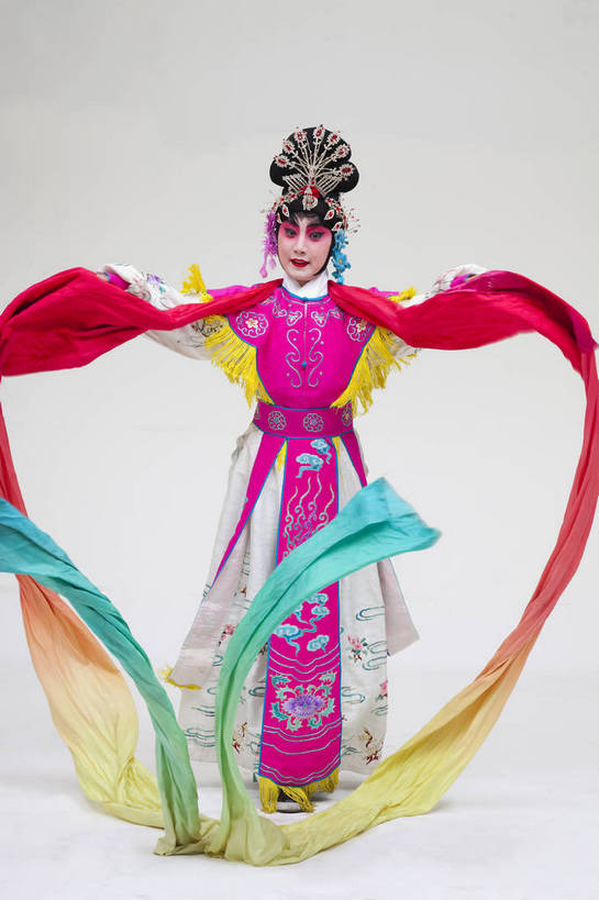 一个人,演员,竖图,彩色,白色背景,正面,化妆,北京,中国,亚洲,仅一个人,表演,艺术,造型,鲜艳,头饰,图片,注视,文化,脸谱,观察,看,站着,表情,竖,姿势,摄影,服饰,观看,动作,察看,关注,中国文化,戏剧,民族服饰,演出服,京剧,东亚,国粹,女人,中国人,年轻人,全身,影棚拍摄,化装,中国戏曲,传统文化,天女,舞台妆,bj174