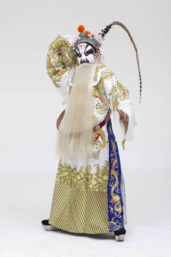 中年人,一个人,演员,竖图,彩色,白色背景,正面,化妆,北京,中国,亚洲,仅一个人,表演,神话,艺术,造型,鲜艳,头饰,图片,注视,文化,脸谱,观察,看,站着,表情,竖,姿势,摄影,龙王,服饰,观看,动作,神仙,察看,关注,中国文化,戏剧,传说,民族服饰,演出服,京剧,东亚,戏曲,国粹,中国神话,男人,中国人,全身,影棚拍摄,化装,中国戏曲,传统文化,舞台妆,角色,花脸,净,bj174
