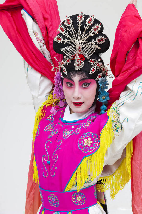 一个人,演员,竖图,彩色,白色背景,正面,化妆,北京,中国,亚洲,仅一个人,表演,艺术,造型,鲜艳,头饰,图片,注视,文化,脸谱,观察,看,站着,表情,竖,姿势,摄影,服饰,观看,动作,察看,关注,中国文化,戏剧,民族服饰,演出服,京剧,东亚,国粹,青衣,女人,中国人,年轻人,半身,影棚拍摄,化装,中国戏曲,传统文化,天女,舞台妆,bj174