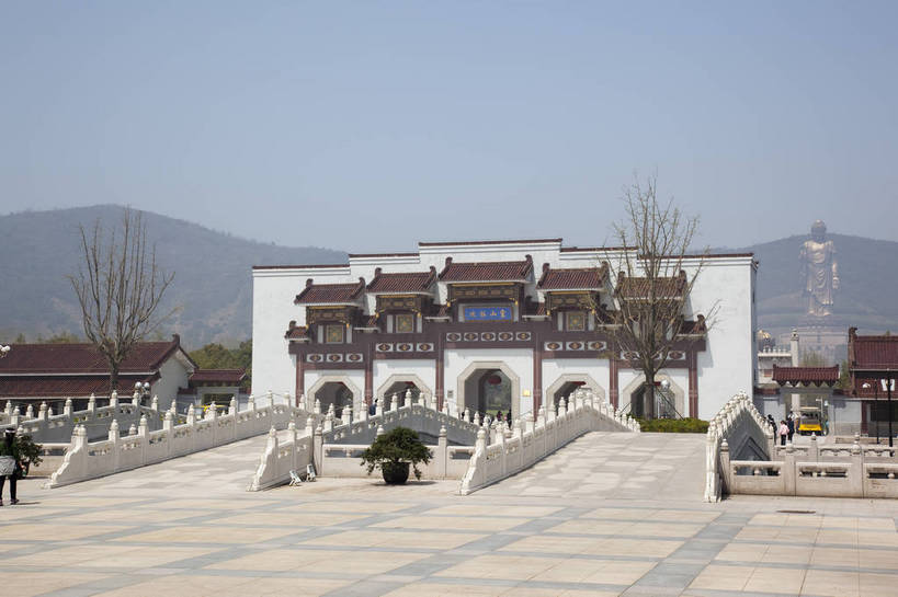 寺庙,横图,彩色,室外,白天,旅游,度假,名胜古迹,标志建筑,地标,建筑,雕塑,中国,亚洲,游人,遗迹,雕像,佛像,图片,庭院,景观,建筑群,院子,古典,古迹,文物,娱乐,建设,古建筑,江苏,无锡,祥符寺,大佛,享受,休闲,灵山,旅游胜地,放松,摄影,宗教,风光,神圣,中国文化,古文明,东亚,中华人民共和国,庄严,旅行,传统文化,bj174