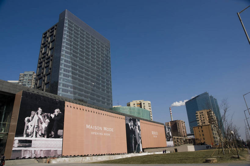 无人,摄影师,横图,室外,白天,城市,大厦,建筑,街道,路灯,商场,北京,中国,亚洲,繁华,楼群,首都,东方,现代化,风景,蓝天,阳光,规划,晴天,雄伟,静谧,市区,东亚,摄像师,中华人民共和国,北京市,京,北平,华北地区,朝阳区,气势,发达,寂静,旅行,高层建筑,北京CBD,北京商务中心区,中国北京大北窑,金地中心,bj174