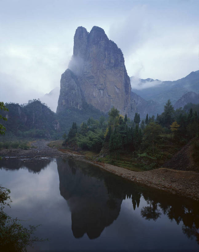 无人,竖图,彩色,室外,白天,旅游,度假,湖,河流,美景,名胜古迹,山,山脉,树林,水,雾,标志建筑,地标,建筑,中国,亚洲,遗迹,图片,河水,山峰,水流,山峦,古迹,文物,娱乐,建设,古建筑,浙江,浙江省,风景,自然,群山,享受,休闲,旅游胜地,放松,摄影,地理,缭绕,风光,宁静,自然风光,古文明,东亚,中华人民共和国,华东地区,浙,仙境,bj174