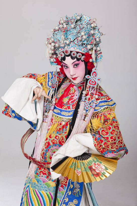 一个人,演员,竖图,彩色,白色背景,侧面,化妆,帽子,北京,中国,亚洲,仅一个人,表演,艺术,造型,鲜艳,头饰,图片,注视,文化,脸谱,观察,看,站着,表情,美女,姿势,摄影,服饰,观看,动作,察看,关注,中国文化,戏剧,民族服饰,演出服,京剧,东亚,国粹,青衣,年轻女性,女人,中国人,年轻人,半身,影棚拍摄,化装,中国戏曲,贵妃,传统文化,舞台妆,bj174