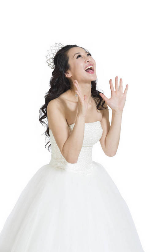 东方人,新娘,微笑,竖图,彩色,室内,白天,留白,抠图,白色背景,侧面,婚纱,裙子,时尚,成功,北京,中国,仅一个人,连衣裙,正装,图片,浪漫,现代,长裙,成熟,可爱,美女,自信,摄影,生活方式,青春,优雅,花冠,乐观,年轻女性,女人,女性,亚洲人,中国人,年轻人,半身,影棚拍摄,礼服,愉快,bj174