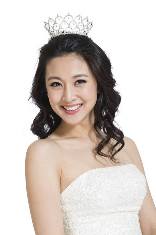 东方人,新娘,微笑,竖图,彩色,室内,白天,留白,抠图,白色背景,侧面,婚纱,裙子,时尚,成功,北京,中国,仅一个人,连衣裙,正装,图片,浪漫,现代,长裙,成熟,可爱,美女,自信,摄影,生活方式,青春,优雅,花冠,乐观,年轻女性,女人,女性,亚洲人,中国人,年轻人,半身,影棚拍摄,礼服,愉快,bj174