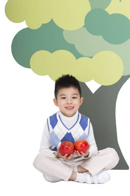 东方人,儿童,站,坐,盘腿,微笑,竖图,彩色,室内,白天,留白,抠图,白色背景,正面,时尚,快乐,幸福,植物,苹果,北京,中国,仅一个人,种植,环保,图片,树,树木,小孩,绿色,自然,红苹果,站着,健康,休闲服,卡通,放松,可爱,童年,童趣,摄影,生长,生活方式,成长,道具,希望,好奇,未来,宣传,乐观,天真,男孩,男人,男性,亚洲人,中国人,孩子,盘腿而坐,盘膝,盘着腿的,盘着腿坐,双腿交叉,站立,坐着,全身,影棚拍摄,愉快,男生,植树,bj174