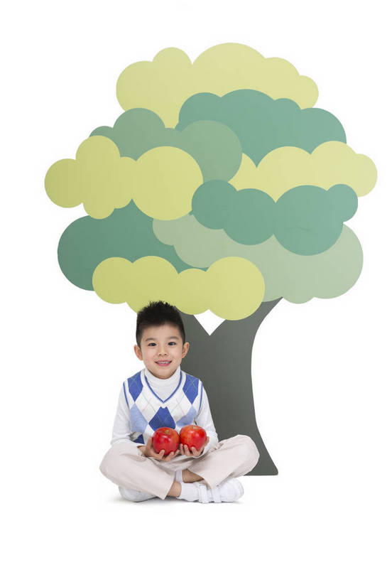 东方人,儿童,站,坐,盘腿,微笑,竖图,彩色,室内,白天,留白,抠图,白色背景,正面,时尚,快乐,幸福,植物,苹果,北京,中国,仅一个人,种植,环保,图片,树,树木,小孩,绿色,自然,红苹果,站着,健康,休闲服,卡通,放松,可爱,童年,童趣,摄影,生长,生活方式,成长,道具,希望,好奇,未来,宣传,乐观,天真,男孩,男人,男性,亚洲人,中国人,孩子,盘腿而坐,盘膝,盘着腿的,盘着腿坐,双腿交叉,站立,坐着,全身,影棚拍摄,愉快,男生,植树,bj174