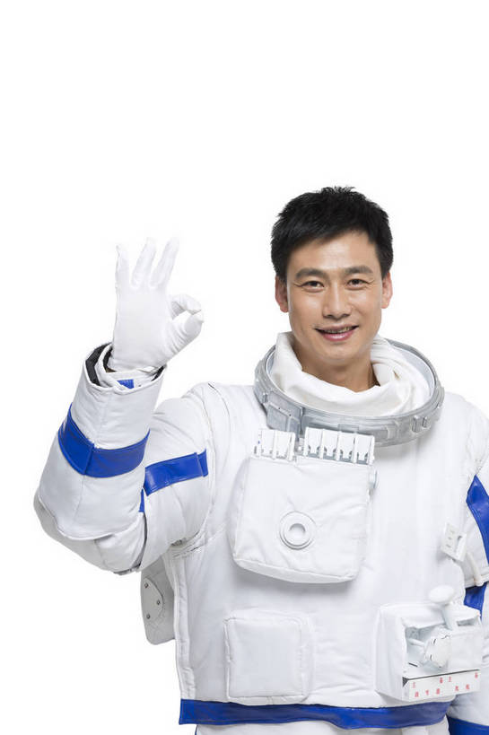 东方人,中年人,一个人,宇航员,飞行员,站,微笑,竖图,彩色,室内,白天,留白,抠图,白色背景,正面,满意,探险,胜利,信心,技术,航天,高科技,科技,北京,中国,仅一个男性,宇航服,科学,图片,手势,探索,同意,自信,ok手势,摄影,科学技术,未来,太空服,成就,航天员,梦想,太空人,男人,男性,年轻男性,亚洲人,中国人,年轻人,举手,半身,影棚拍摄,愉快,打手势,同意手势,bj174