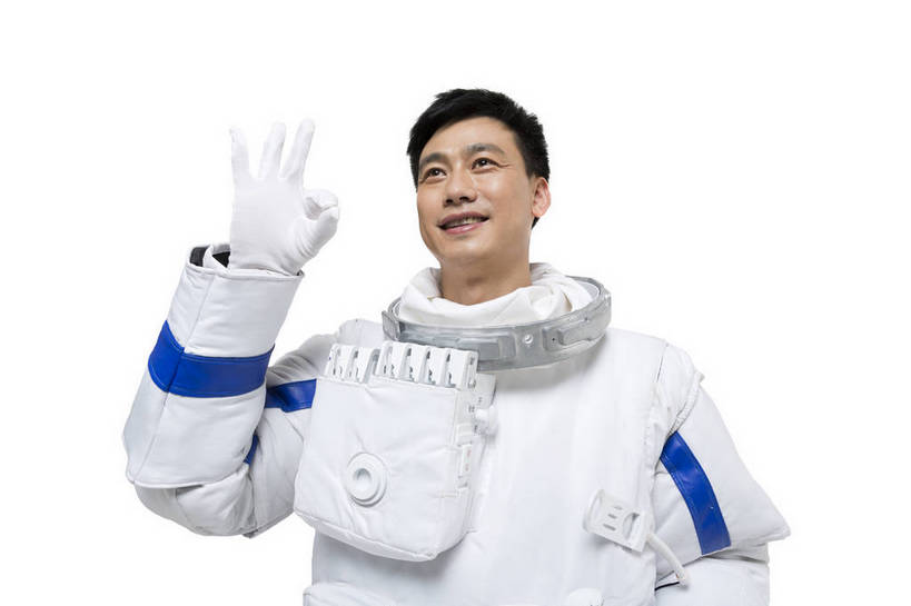 东方人,中年人,一个人,宇航员,飞行员,站,微笑,横图,彩色,室内,白天,留白,抠图,白色背景,正面,满意,探险,胜利,信心,技术,航天,高科技,科技,北京,中国,仅一个男性,宇航服,科学,图片,手势,探索,同意,自信,ok手势,摄影,科学技术,未来,太空服,成就,航天员,梦想,太空人,男人,男性,年轻男性,亚洲人,中国人,年轻人,举手,半身,影棚拍摄,愉快,打手势,同意手势,bj174