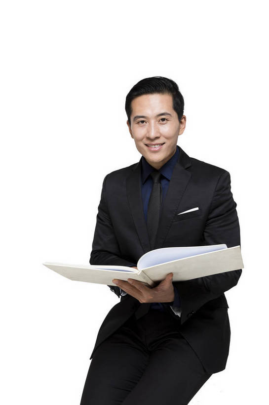 东方人,中年人,一个人,科学家,坐,微笑,竖图,彩色,室内,白天,留白,抠图,白色背景,正面,西装,时尚,阅读,信心,技术,高科技,科技,杂志,北京,中国,仅一个男性,正装,工作,科学,图片,现代,自信,摄影,生活方式,科学技术,未来,科研人员,成就,研究者,梦想,科学研究者,男人,男性,年轻男性,亚洲人,中国人,年轻人,科学工作者,半身,影棚拍摄,愉快,bj174