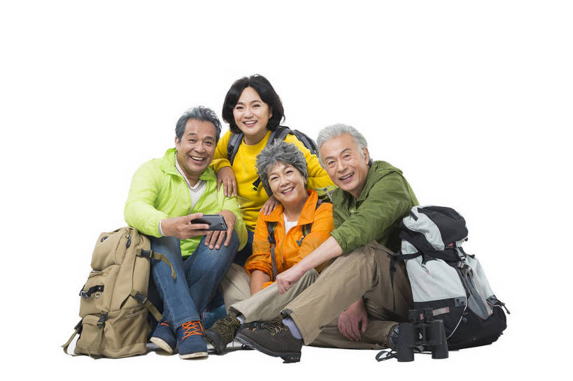 东方人,成年人,中年人,老年人,头发,四个人,人群,伙伴,朋友,坐,微笑,横图,彩色,照片,白色背景,仰视,聚会,旅游,度假,快乐,通讯,友谊,幸福,分享,团队,互联网,科技,秋季,道路,地图,手机,北京,中国,亚洲,盘绕,服装,节日,庆祝,并排,环绕,围绕,因特网,网络,网址,信息,图片,望远镜,域名,交通,年轻,生活,环抱,注视,休闲装,黄种人,方向,文化,娱乐,电子产品,衣服,白色,背包,春季,观察,看,郊游,庆典,休息,休闲,游玩,健康,休闲服,放松,活力,精神,亲密,自信,通信,创意,摄影,服饰,缭绕,生活方式,观看,靠近,引导,指引,纪念,假期,察看,退休,享乐,愉悦,关爱,关注,娱乐活动,亲近,露营,地址,玩乐,户外运动,结伴,装备,周末,东亚,陪同,重阳节,情感,乐观,无线电技术,陪伴,无忧无虑,交流,上网,友情,老年男性,老年女性,男人,男性,女人,女性,亚洲人,中国人,沟通,坐着,低角度拍摄,全身,影棚拍摄,旅行,欢乐,开心,愉快,登高节,老年节,导航,运动装,伴随,bj174