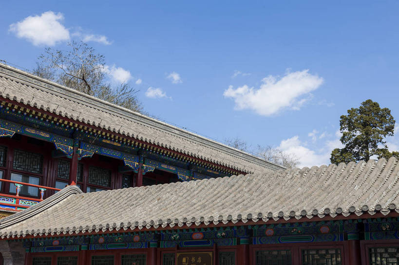 无人,横图,室外,特写,白天,侧面,旅游,名胜古迹,胡同,建筑,北京,中国,亚洲,古老,纸,房顶,房屋,庭院,屋顶,屋檐,景点,景观,院子,纸张,首都,古典,美丽,瓦,历史,文化,古建筑,东方,树木,白云,风景,蓝天,天空,自然,中式,旅游胜地,景色,摄影,平房,晴天,精致,风光,纸板,古宅,四合院,都市风光,近景,自然风光,外景,精细,东亚,远古,中华人民共和国,北京市,京,北平,华北地区,瓦楞纸,蕴含,彩图,旅行,久远,传统文化,bj174