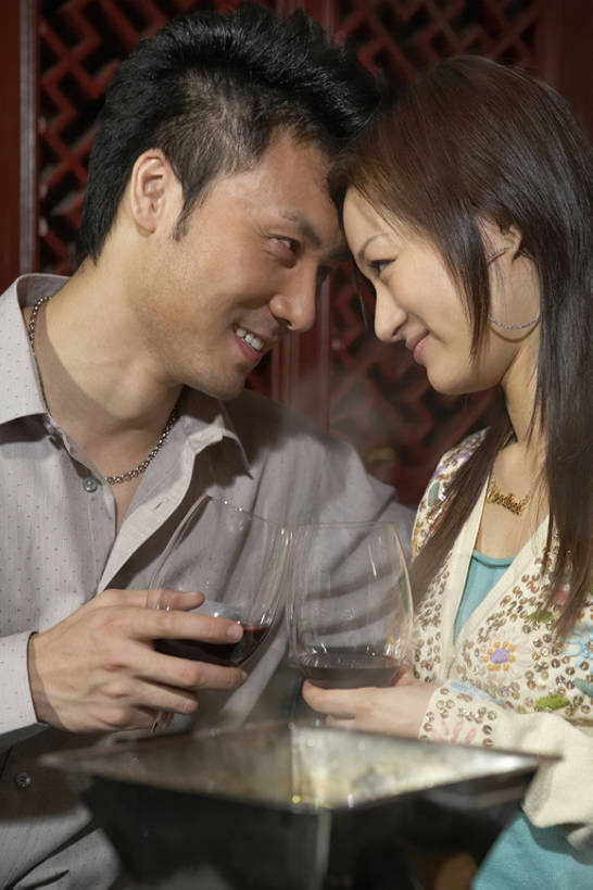 葡萄酒,东方人,成年人,头,两个人,丈夫,妻子,笑,微笑,露齿笑,竖图,室内,特写,白天,侧面,爱情,吃饭,快乐,幸福,杯子,北京,中国,亚洲,喝,握,食品,酒类,饮品,浪漫,休闲装,火锅,饮食,食物,饮料,两个,亲昵,休闲,温暖,温馨,面对面,红葡萄酒,冰淇淋火锅,恩爱,放松,亲密,搭,举杯,握着,约会,恋人,摄影,和睦,享乐,葡萄酒杯,搭着,可口,耳语,东亚,陪同,适口,陪伴,男人,男性,年轻男性,年轻女性,女人,女性,中年女性,亚洲人,中国人,年轻人,头部,情侣,白领,休闲活动,说话,坐着,半身,彩图,爱,欢乐,餐馆,伴侣,融洽,伴随,bj175