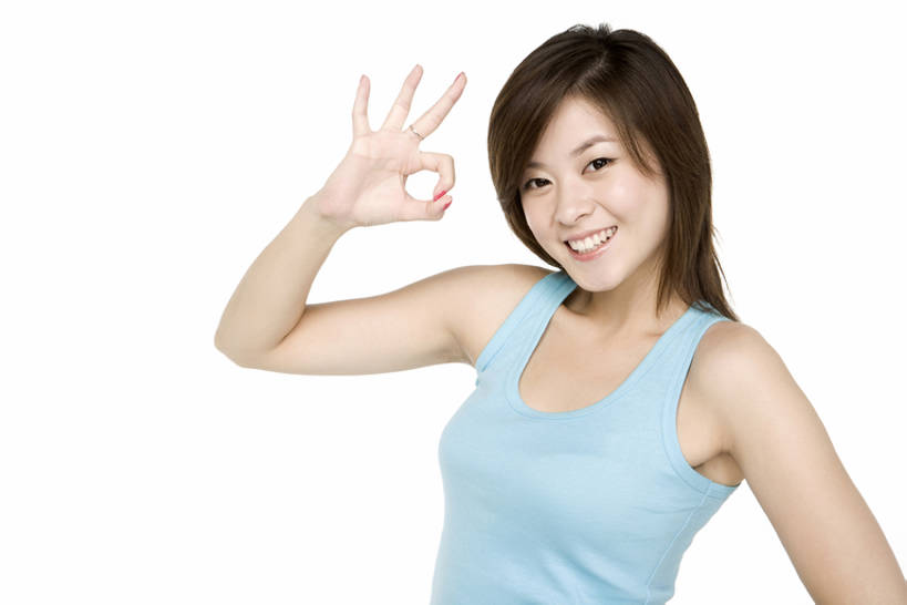 东方人,成年人,一个人,笑,微笑,露齿笑,横图,留白,抠图,白色背景,正面,时尚,快乐,满意,兴奋,幸福,胜利,信心,仅一个年轻女性,仅一个女性,仅一个人,美丽,注视,休闲装,刺激,观察,看,手势,休闲,健康,活力,乐趣,同意,ok手势,摄影,生活方式,观看,察看,酷,享乐,风格,关注,肖像,苗条,无忧无虑,年轻女性,女人,女性,亚洲人,中国人,年轻人,半身,彩图,影棚拍摄,欢乐,打手势,同意手势,摆拍,bj175