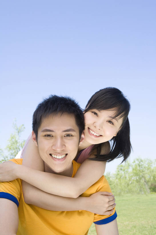 东方人,两个人,夫妻,笑,微笑,露齿笑,竖图,彩色,室外,白天,正面,爱情,时尚,快乐,北京,中国,亚洲,浪漫,注视,休闲装,天空,春天,夏天,观察,看,温暖,温馨,恩爱,搭,恋人,摄影,生活方式,观看,五颜六色,色彩斑斓,和睦,察看,搭着,关爱,关注,肖像,五彩缤纷,东亚,陪同,万里无云,五彩斑斓,陪伴,五光十色,异性恋,男人,男性,年轻男性,年轻女性,女人,女性,亚洲人,中国人,年轻人,夫妇,情侣,拥抱,半身,彩图,爱,伴侣,融洽,伴随,bj175