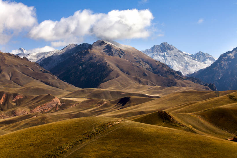 无人,横图,室外,白天,旅游,度假,旅途,神秘,美景,山,山脉,雪山,中国,亚洲,曲折,地形,景观,云,云朵,云彩,娱乐,草,蓝色,风景,天空,自然,享受,休闲,景色,放松,摄影,宁静,自然风光,东亚,地貌,青海省,坎坷,崎岖,罕见,荒僻,偏僻,偏远,自然地理,冷僻,彩图,旅行,祁连山,bj175