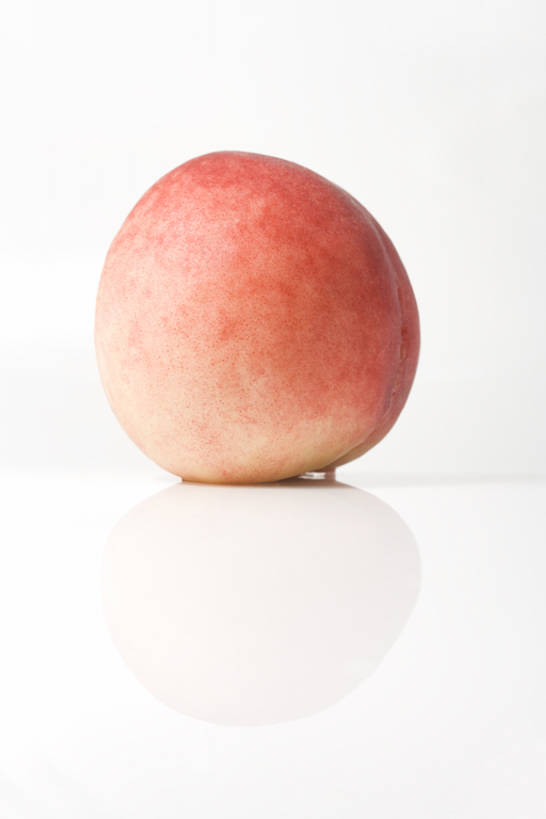竖图,留白,白色背景,侧面,静物,水果,亚洲,瓷器,食品,饮品,小吃,饮食,食物,饮料,一个,粉色,健康,思考,桃,单个,可口,清新,东亚,健康食物,北京市,适口,影棚拍摄,bj175