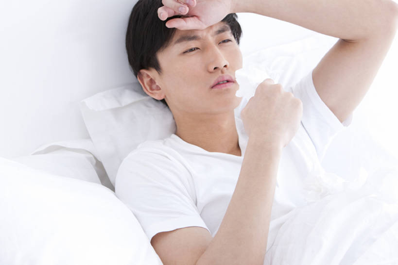 东方人,成年人,一个人,家庭,家,坐,捏,横图,室内,白天,留白,正面,长时间曝光,床,卧室,北京,日光,中国,亚洲,仅一个男性,仅一个人,捏着,T恤,拿着,仅一个年轻男性,纸巾,疲倦,生病,温暖,温馨,一家人,摄影,头痛,和睦,感冒,疾病,疲劳,疲惫,发烧,困乏,曝光,东亚,疲乏,委顿,疲困,疲顿,疲钝,倦怠,怠倦,虚弱,男人,男性,年轻男性,亚洲人,中国人,年轻人,半身,彩图,融洽,bj175