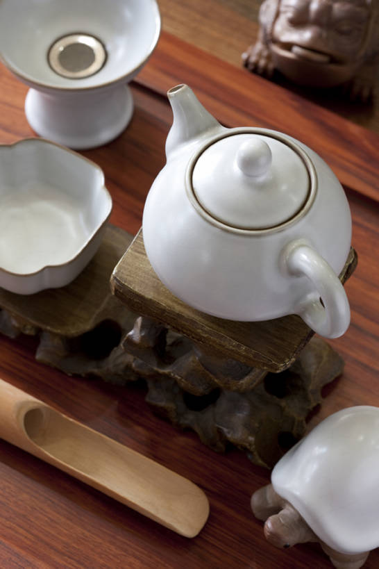 无人,竖图,俯视,室内,特写,下午茶,运气,桌子,龟,静物,北京,中国,亚洲,装饰,材料,瓷器,符号,壶,茶道,陶瓷制品,艺术品,古典,杯,茶盘,传统,饮食,茶壶,容器,工艺品,茶馆,财富,摄影,根雕,中国茶,创造力,中国文化,古典风格,东亚,东亚文化,茶杯,彩图,高角度拍摄,传统文化,汝瓷,茶匙,bj175