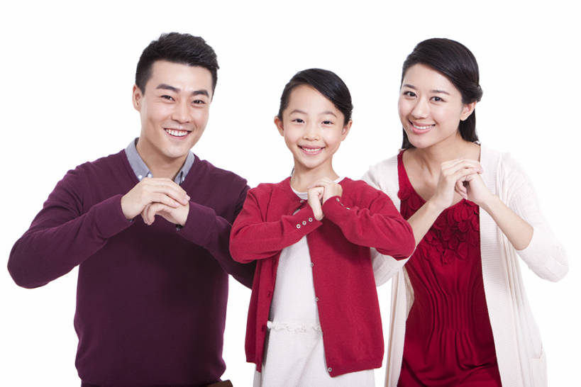 东方人,儿童,成年人,中年人,三个人,家庭,丈夫,妻子,父母,母亲,父亲,女儿,握手,笑,微笑,露齿笑,横图,留白,白色背景,正面,毛衣,快乐,满意,兴奋,幸福,纯洁,北京,中国,春节,亚洲,节日,庆祝,并排,注视,休闲装,传统,刺激,小孩,观察,看,手势,休闲,温暖,温馨,一家人,可爱,乐趣,童年,童趣,摄影,影棚,生活方式,观看,和睦,察看,享乐,关注,中国文化,摄影棚,亲情,祝贺,问候,肖像,童真,东亚,烂漫,无邪,陪同,陪伴,天真,男人,男性,女孩,女人,女性,中年男性,亚洲人,中国人,孩子,年轻人,全家福,搀手,拉手,手拉手,手握手,半身,彩图,影棚拍摄,欢乐,拍摄,拜年,融洽,打手势,传统文化,挨着,传统节日,伴随,bj175