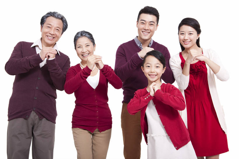 东方人,儿童,成年人,中年人,老年人,家庭,父母,母亲,父亲,女儿,祖父母,祖母,祖父,站,握手,笑,微笑,露齿笑,横图,留白,白色背景,正面,仰视,毛衣,快乐,满意,兴奋,幸福,纯洁,北京,中国,春节,亚洲,五个人,节日,庆祝,注视,休闲装,传统,刺激,小孩,观察,看,手势,站着,休闲,温暖,温馨,一家人,可爱,乐趣,童年,童趣,摄影,影棚,生活方式,观看,祖孙,和睦,察看,享乐,关爱,关注,中国文化,摄影棚,亲情,祝贺,问候,肖像,童真,东亚,烂漫,无邪,陪同,陪伴,天真,老年男性,老年女性,男孩,男人,男性,年轻女性,女孩,女性,中年男性,亚洲人,中国人,孩子,年轻人,全家福,孙女,搀手,拉手,手拉手,手握手,站立,彩图,低角度拍摄,影棚拍摄,欢乐,拍摄,拜年,融洽,男生,打手势,传统文化,挨着,传统节日,伴随,bj175