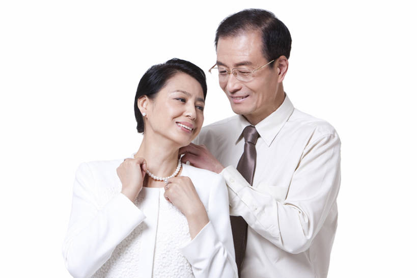 东方人,成年人,中年人,老年人,两个人,家庭,丈夫,妻子,笑,微笑,露齿笑,横图,留白,白色背景,正面,衬衫,快乐,满意,幸福,骄傲,成功,项链,珠宝,北京,中国,亚洲,捆扎,正装,眼镜,珍珠,领带,浪漫,财富,摄影,影棚,生活方式,协助,协调,珍贵,高雅,优美,象征,庄重,贵族,成就,关爱,摄影棚,华贵,身份,婚姻,东亚,陪同,正式,地位,陪伴,异性恋,老年男性,老年女性,男人,男性,女人,女性,亚洲人,中国人,半身,彩图,影棚拍摄,衬衣,爱,欢乐,深情,拍摄,伴侣,上层阶级,挨着,伴随,bj175