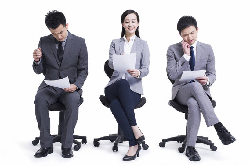 东方人,成年人,中年人,三个人,商务人士,商务男性,商务女性,笑,微笑,露齿笑,横图,留白,抠图,白色背景,正面,衬衫,西装,商务,快乐,失败,幸福,成功,信心,竞争,椅子,北京,中国,亚洲,一排,撑,握,写,套装,正装,整齐,纸,领带,二郎腿,托腮,现代,排列,托,职业,思考,皱眉,活力,想,压力,握着,摄影,面试,幽默,办公椅,考试,享乐,击败,忧虑,队列,托下巴,努力,测验,商务装,问题,情绪,反差,挑战,工薪阶层,东亚,采访,求职,一套,挫败,迷惑,想法,机会,招聘,获胜,男人,男性,年轻男性,年轻女性,女人,女性,中年男性,亚洲人,中国人,年轻人,白领,上班族,坐着,彩图,全身,影棚拍摄,衬衣,欢乐,机遇,口试,办公室职员,bj175