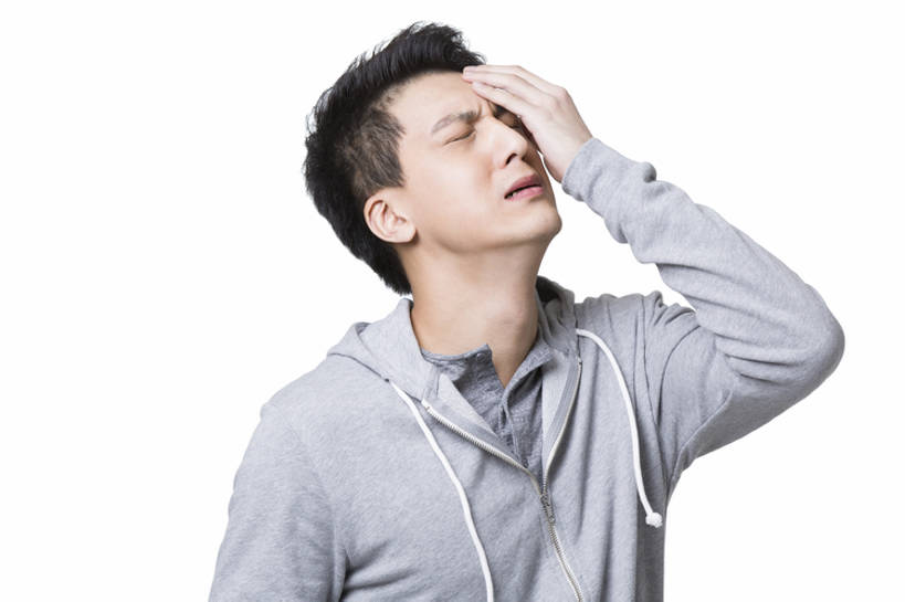 东方人,成年人,前额,一个人,横图,抠图,白色背景,正面,失败,北京,中国,亚洲,仅一个男性,仅一个人,沮丧,生气,休闲装,仅一个年轻男性,站着,疲倦,疼痛,表情,皱眉,压力,愤怒,摄影,恼怒,悲伤,头疼,头痛,疾病,疲劳,愤慨,伤心,绝望,难过,怒气,疲惫,气愤,忧虑,发怒,怒火,消极,痛苦,问题,情绪,困乏,脾气,东亚,忿怒,怨恨,强烈,疲乏,挫败,悲哀,委顿,疲困,疲顿,疲钝,倦怠,怠倦,哀痛,悲戚,悲痛,气忿,虚弱,愤恨,肝火,激动,男人,男性,年轻男性,亚洲人,中国人,年轻人,闭着眼睛,触摸,仰头,半身,彩图,影棚拍摄,闷闷不乐,bj175