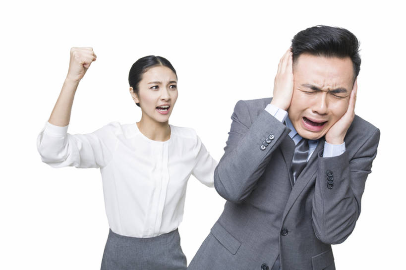 东方人,成年人,两个人,同事,商务人士,商务男性,商务女性,举,横图,白天,抠图,白色背景,正面,衬衫,裙子,西装,商务,失败,成功,残酷,合作,团队,集体,信心,北京,中国,亚洲,套装,正装,生气,冲突,领带,打,大喊,队伍,手势,托,站着,张嘴,职业,表情,皱眉,亲密,压力,责备,遮,遮掩,愤怒,摄影,生活方式,害怕,幽默,惊吓,恼怒,悲伤,权威,领导,掩盖,愤慨,伤心,遮挡,暴力,绝望,恐怖,难过,怒气,气愤,经理,忧虑,成就,发怒,怒火,消极,扮鬼脸,商务装,问题,情绪,合伙,领袖,脾气,张大嘴巴,工薪阶层,东亚,遮盖,陪同,忿怒,怨恨,一套,强烈,挫败,悲哀,掩饰,哀痛,悲戚,悲痛,惊骇,气忿,愤恨,陪伴,欺凌,肝火,激动,把握,暴虐,残暴,惨酷,严酷,男人,男性,年轻男性,年轻女性,女人,女性,亚洲人,中国人,年轻人,拳头,白领,上班族,张开嘴,闭着眼睛,举起,举手,举着,向上举,向上伸,向上托,彩图,影棚拍摄,衬衣,打手势,闪避,捂住,掌控,伴随,bj175