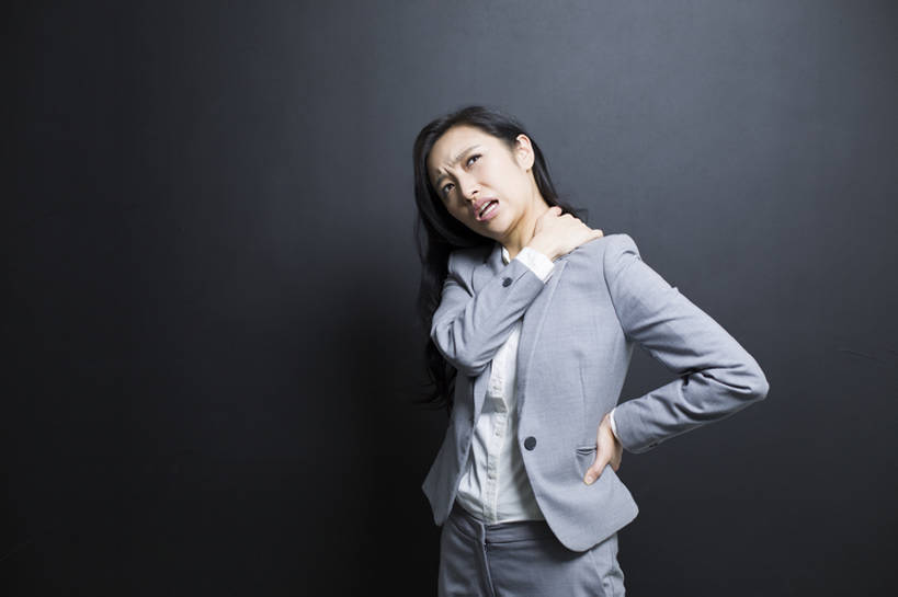 东方人,成年人,脖子,一个人,商务人士,商务女性,横图,正面,商务,北京,中国,亚洲,仅一个年轻女性,仅一个女性,仅一个人,黑色背景,套装,正装,现代,手叉腰,站着,职业,疲倦,表情,皱眉,压力,摄影,悲伤,疾病,疲劳,伤心,难过,疲惫,忧虑,消极,痛苦,问题,情绪,困乏,东亚,疲乏,悲哀,委顿,疲困,疲顿,疲钝,倦怠,怠倦,哀痛,悲戚,悲痛,年轻女性,女人,女性,亚洲人,中国人,年轻人,白领,彩图,影棚拍摄,办公室职员,bj175