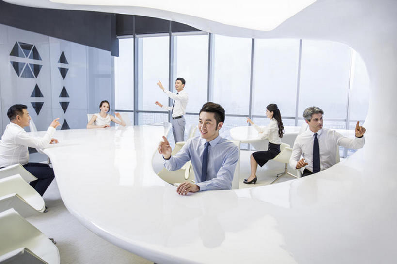 东方人,成年人,中年人,老年人,同事,商务人士,商务男性,商务女性,办公室,笑,微笑,露齿笑,横图,室内,白天,正面,衬衫,商务,快乐,幸福,智慧,成功,合作,团队,集体,信心,互联网,技术,窗户,桌子,城市,椅子,北京,中国,亚洲,连接,套装,正装,透明,工作,标志,屏幕,数字,文字,字符,触摸屏,领带,联系,干净,标识,现代,书桌,队伍,看,手势,职业,概念,办公大楼,摄影,阿拉伯数字,生活方式,便利,创造力,科学技术,领导,指着,享乐,成就,商务装,合伙,领袖,想象,工薪阶层,创新,东亚,陪同,无线电技术,陪伴,计算机,老年男性,男人,男性,年轻男性,年轻女性,女人,女性,白种人,亚洲人,中国人,年轻人,白领,上班族,触摸,沟通,坐着,半身,彩图,衬衣,欢乐,指纹扫描仪,办公室职员,打手势,伴随,bj175